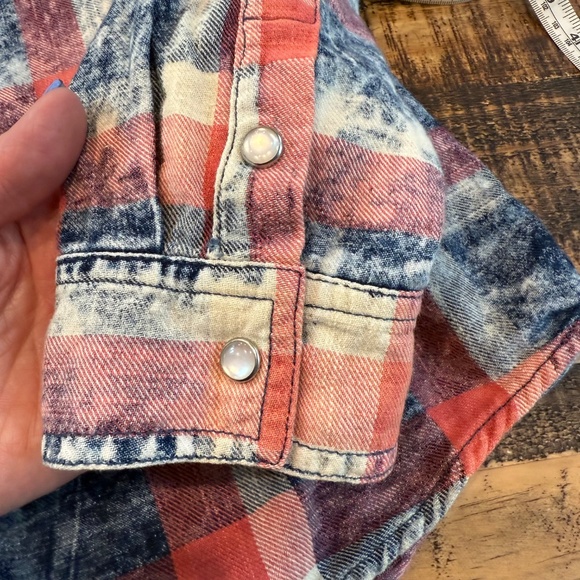 Justify Acid Wash Red Plaid Pearl Snap Shirt SZ Large - Picture 8 of 8